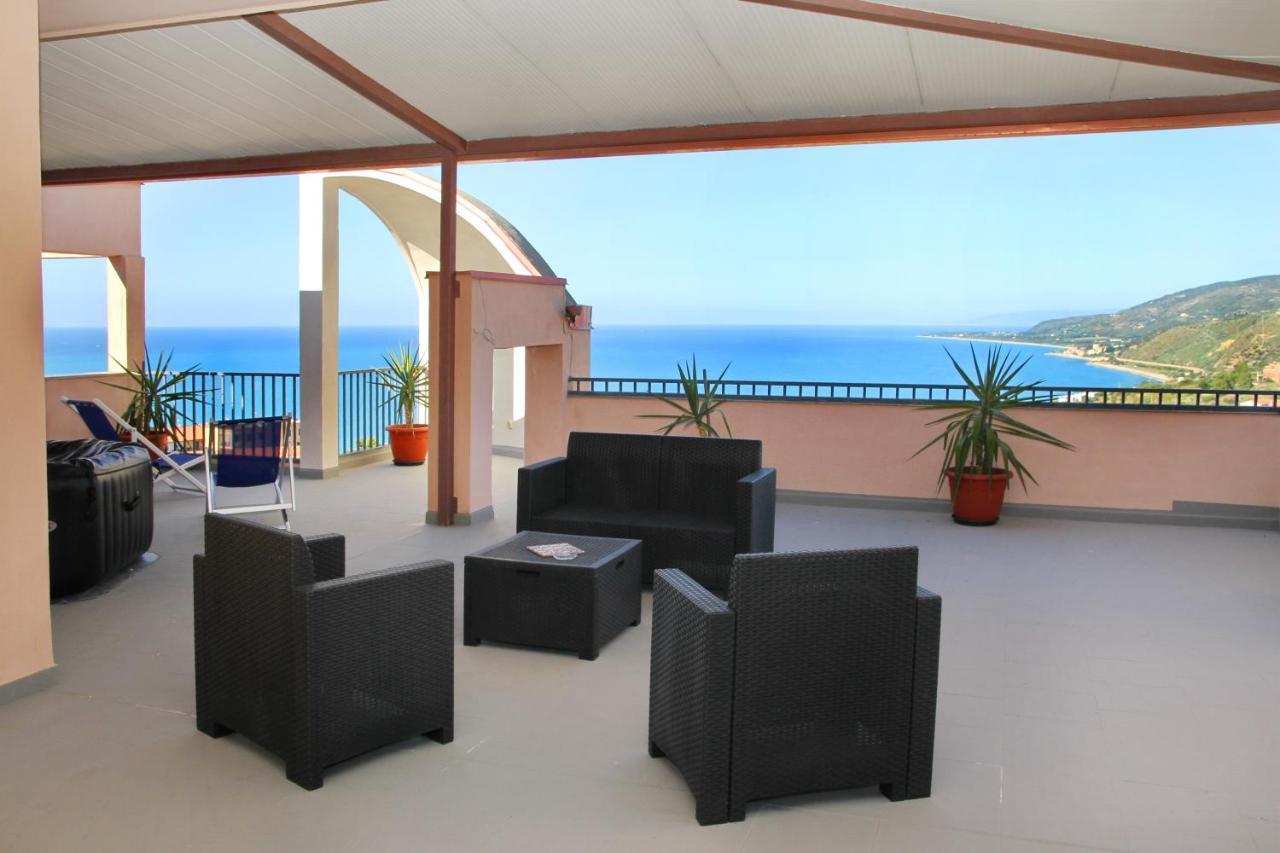 Attico Vista Mare Con Terrazza E Riscaldata