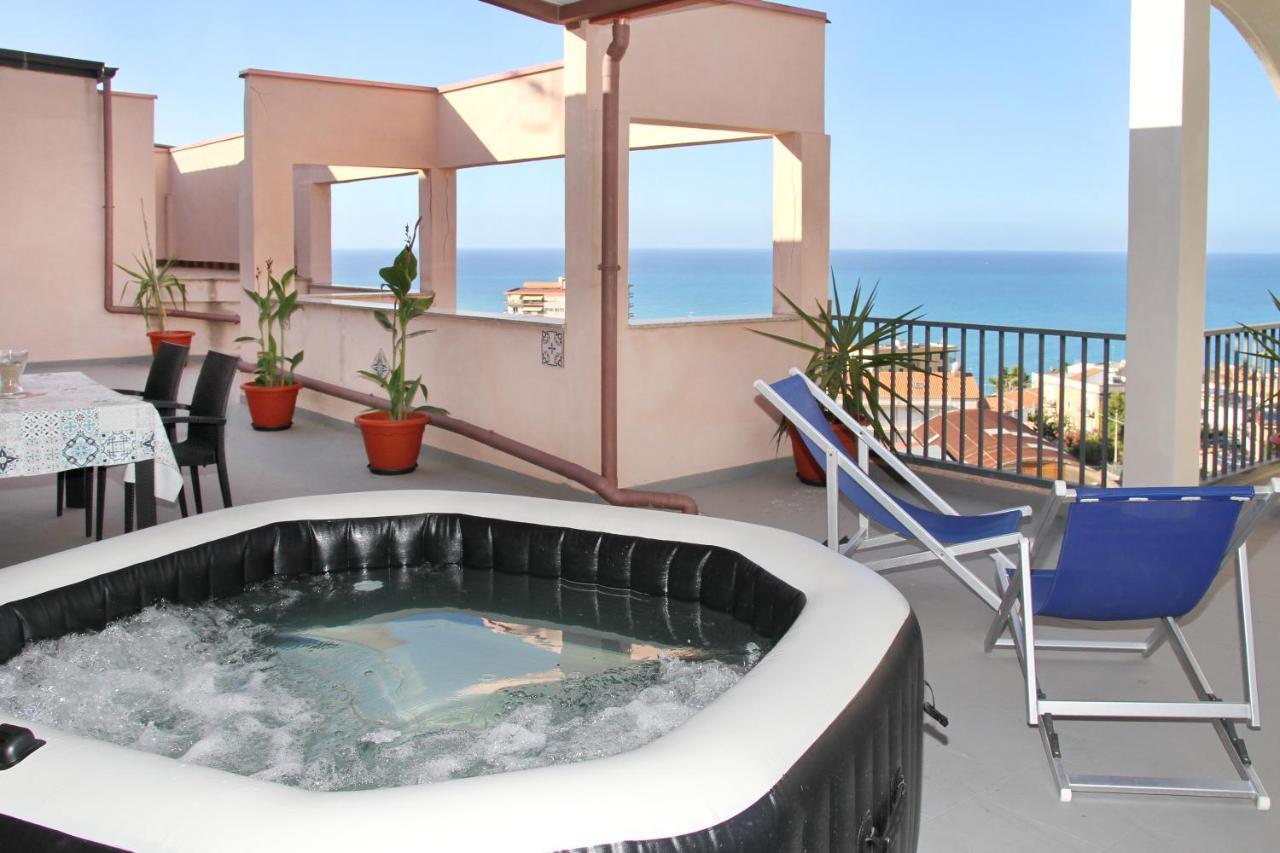 Attico Vista Mare Con Terrazza E Riscaldata