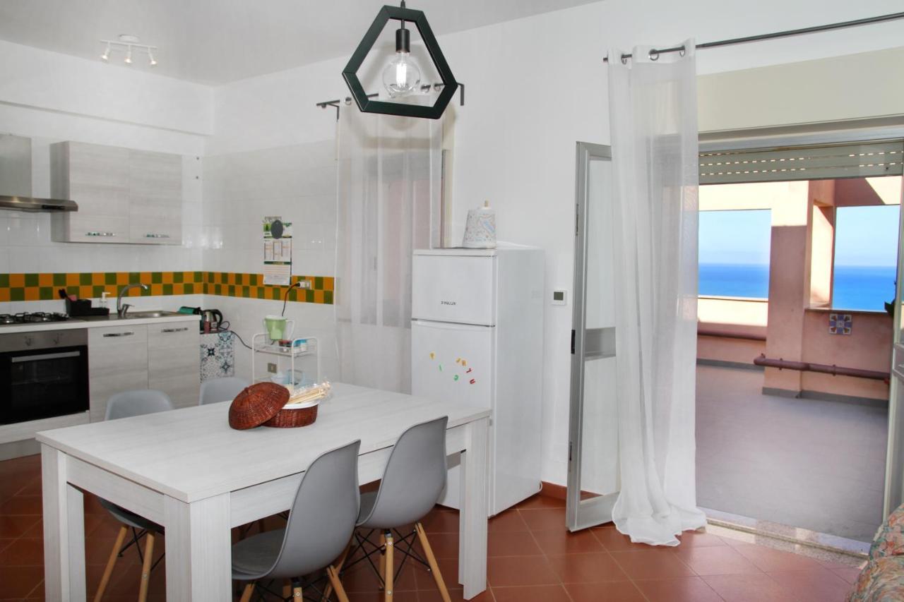 Attico Vista Mare Con Terrazza E Riscaldata Apartment *